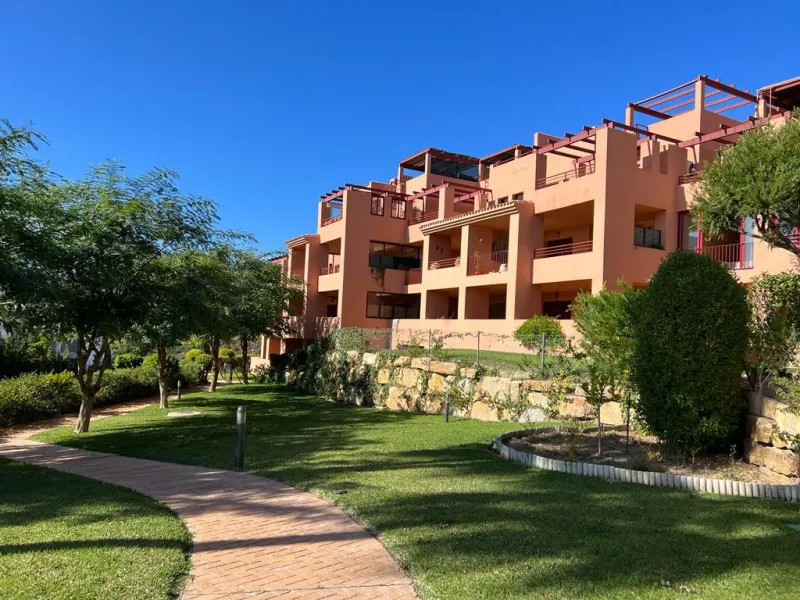 Magnificent private residence in a quiet setting, surrounded by nature and the sea – a true little corner of paradise.