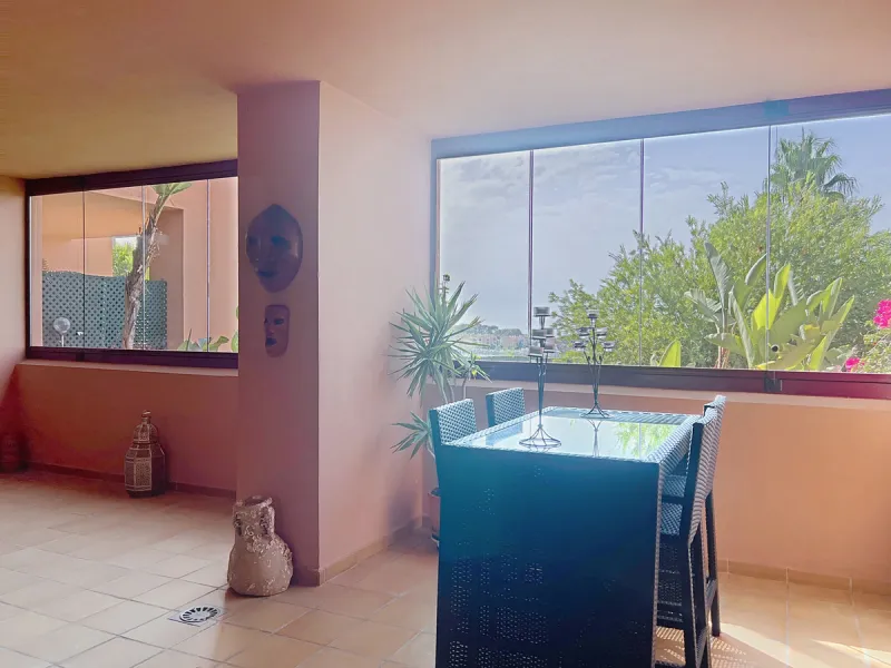 Magnificent private residence in a quiet setting, surrounded by nature and the sea – a true little corner of paradise.