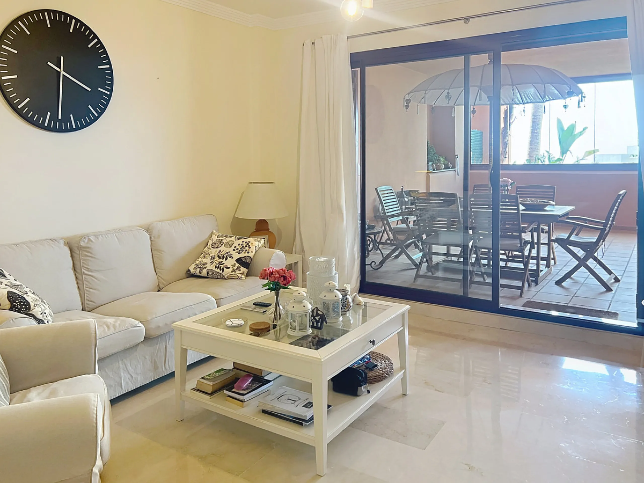 Magnificent private residence in a quiet setting, surrounded by nature and the sea – a true little corner of paradise.