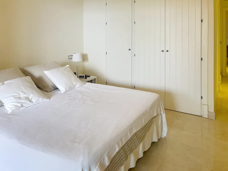 Magnificent private residence in a quiet setting, surrounded by nature and the sea – a true little corner of paradise.
