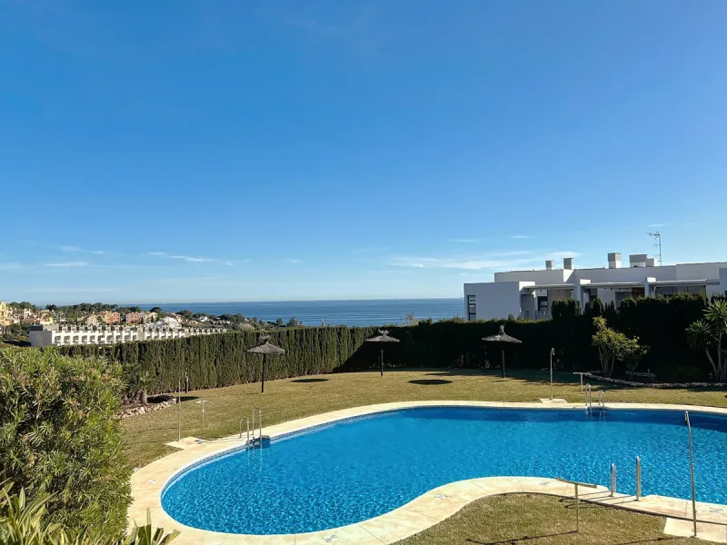 Magnificent private residence in a quiet setting, surrounded by nature and the sea – a true little corner of paradise.
