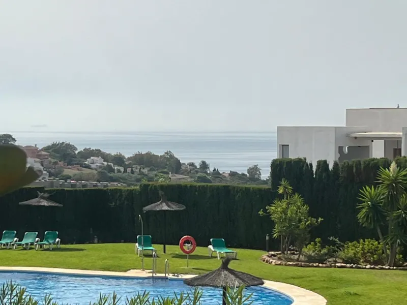 Magnificent private residence in a quiet setting, surrounded by nature and the sea – a true little corner of paradise.