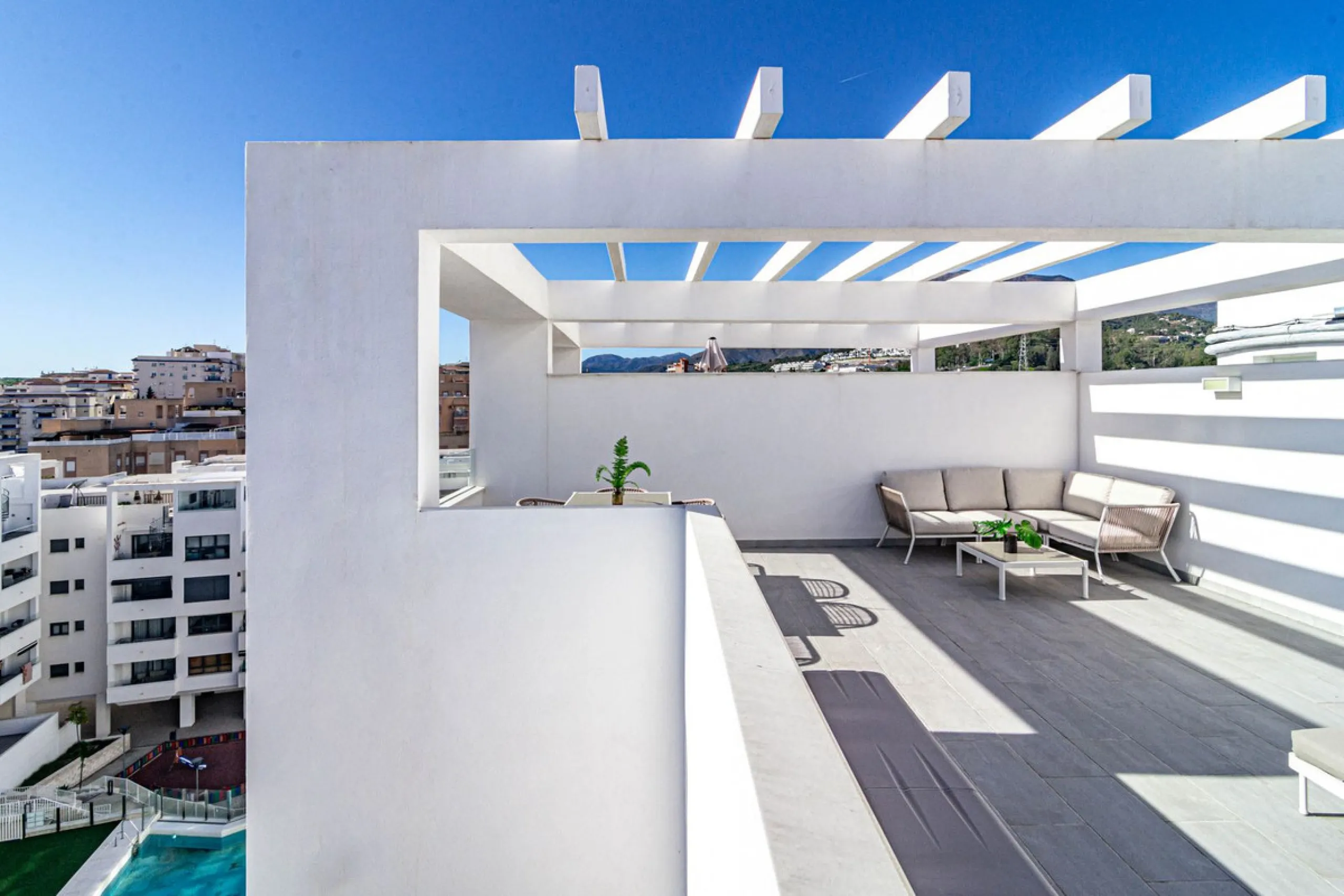 Apartment - Penthouse в продаже в Estepona, Málaga. В доме 2 спален и 2 ванных комнат. Площадь дома 88 м²