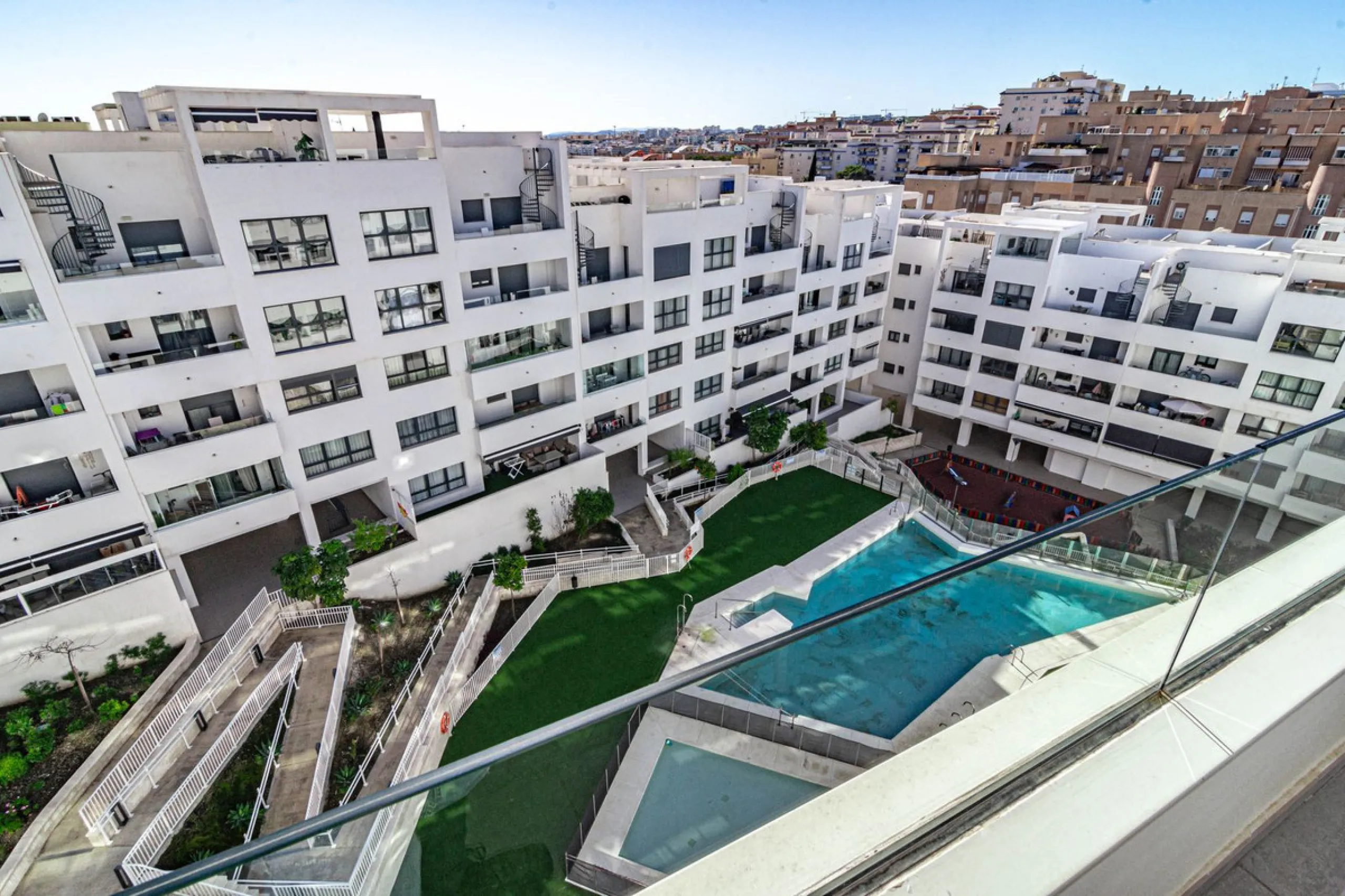 Apartment - Penthouse в продаже в Estepona, Málaga. В доме 2 спален и 2 ванных комнат. Площадь дома 88 м²
