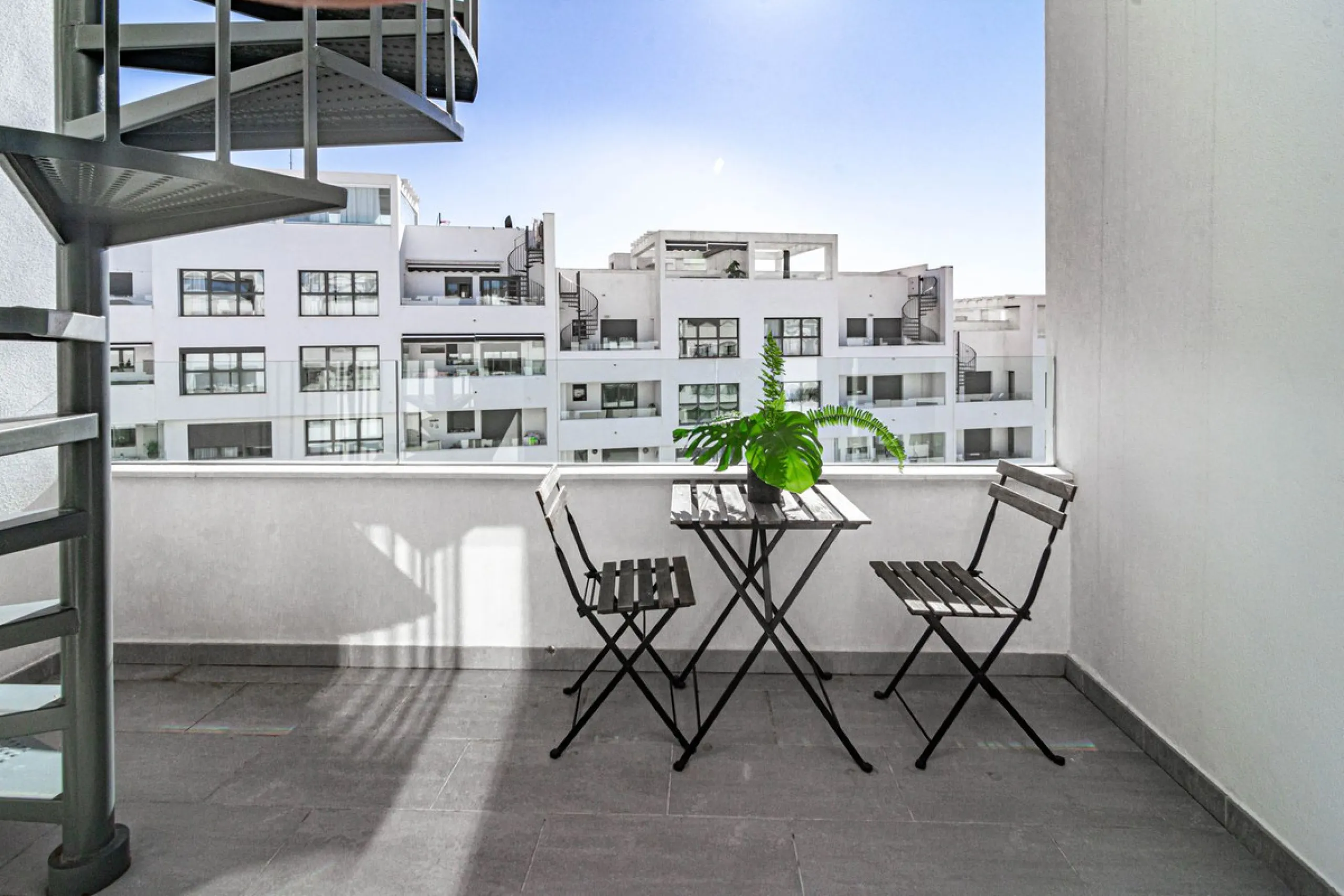 Apartment - Penthouse в продаже в Estepona, Málaga. В доме 2 спален и 2 ванных комнат. Площадь дома 88 м²