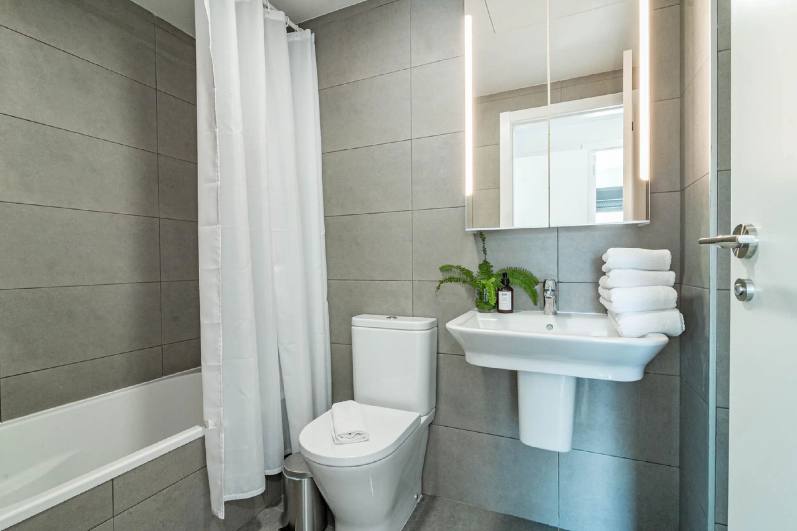 Apartment - Penthouse в продаже в Estepona, Málaga. В доме 2 спален и 2 ванных комнат. Площадь дома 88 м²