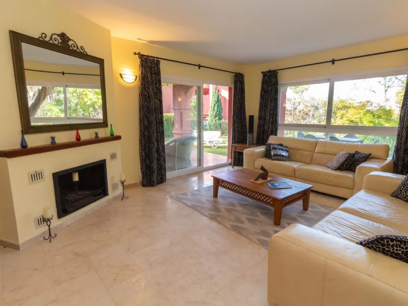 Apartment - Ground Floor Apartment в продаже в Marbella, Málaga. В доме 3 спален и 2 ванных комнат. Площадь дома 145 м²