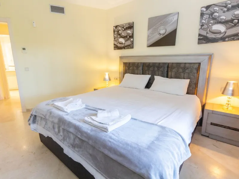 Apartment - Ground Floor Apartment в продаже в Marbella, Málaga. В доме 3 спален и 2 ванных комнат. Площадь дома 145 м²
