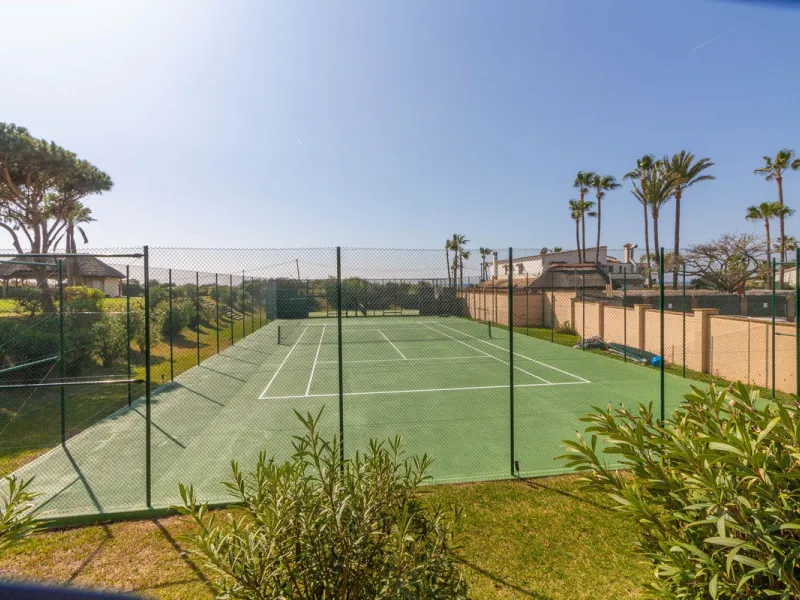 Apartment - Ground Floor Apartment в продаже в Marbella, Málaga. В доме 3 спален и 2 ванных комнат. Площадь дома 145 м²