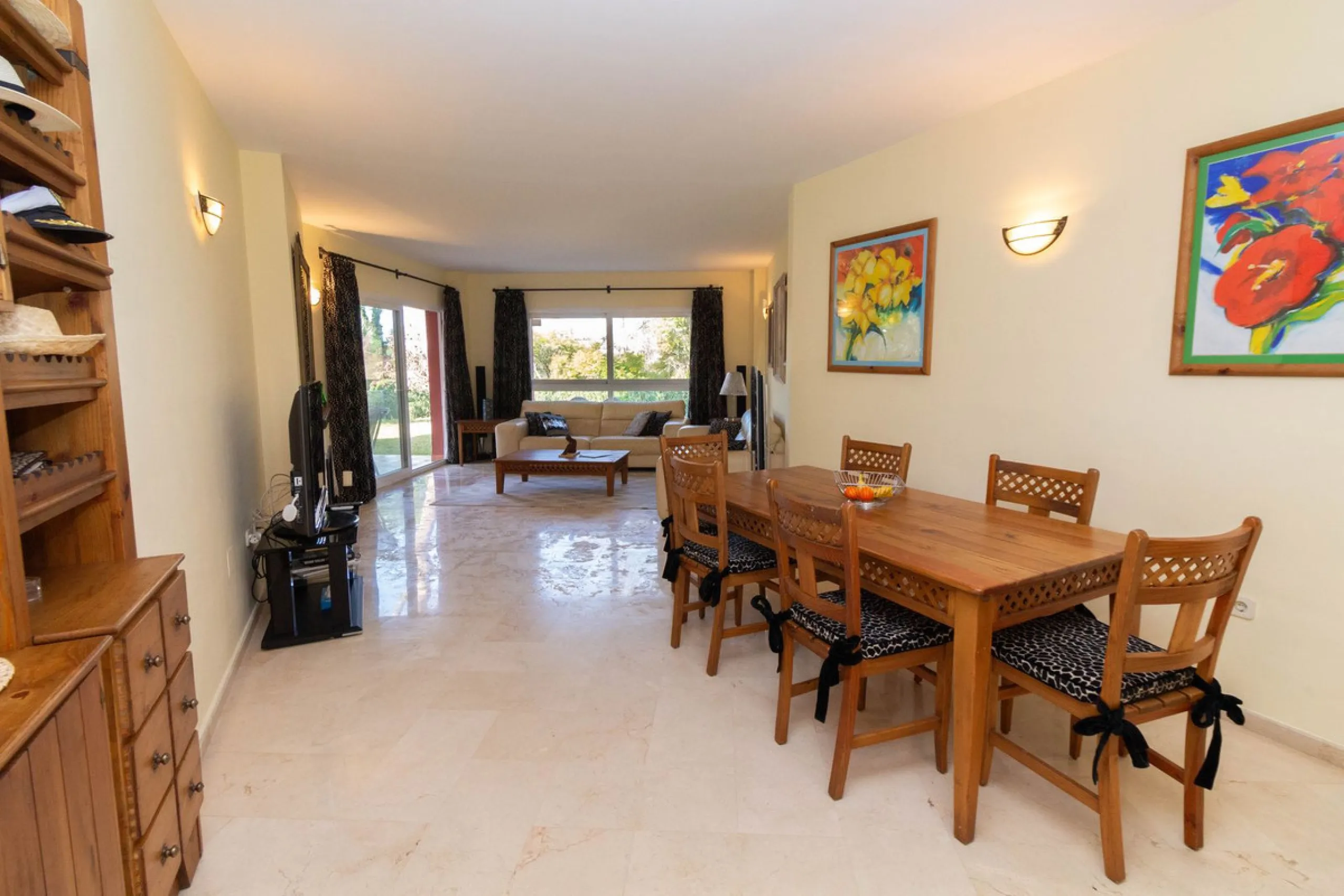 Apartment - Ground Floor Apartment в продаже в Marbella, Málaga. В доме 3 спален и 2 ванных комнат. Площадь дома 145 м²