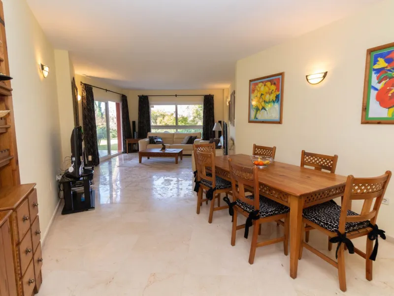 Apartment - Ground Floor Apartment в продаже в Marbella, Málaga. В доме 3 спален и 2 ванных комнат. Площадь дома 145 м²