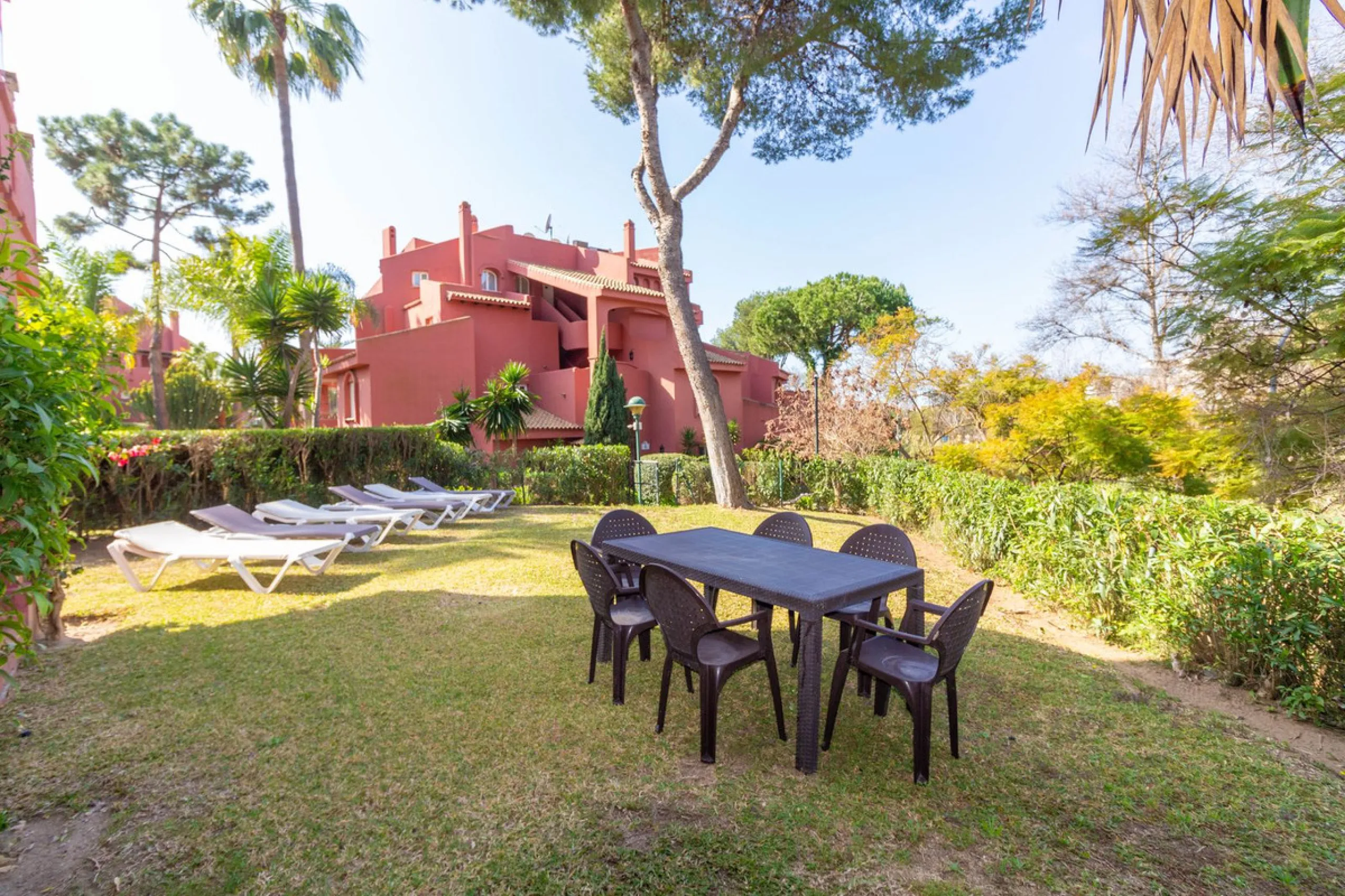 Apartment - Ground Floor Apartment в продаже в Marbella, Málaga. В доме 3 спален и 2 ванных комнат. Площадь дома 145 м²