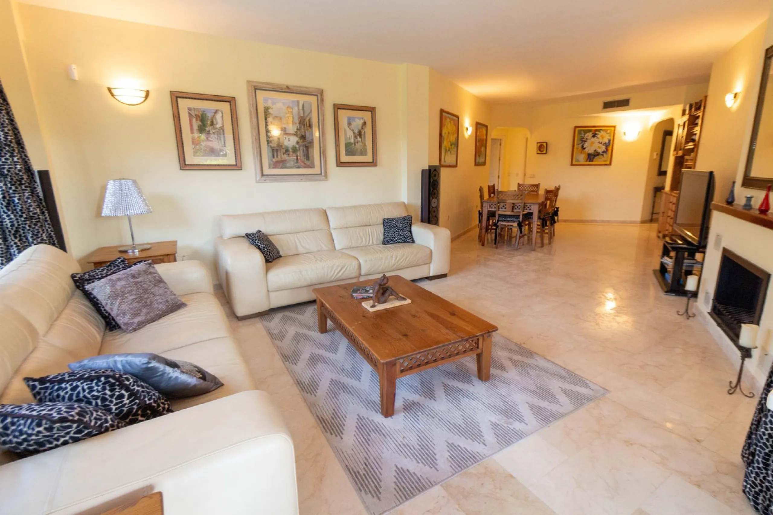Apartment - Ground Floor Apartment в продаже в Marbella, Málaga. В доме 3 спален и 2 ванных комнат. Площадь дома 145 м²