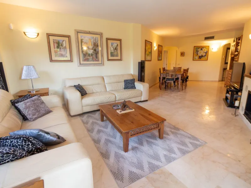 Apartment - Ground Floor Apartment в продаже в Marbella, Málaga. В доме 3 спален и 2 ванных комнат. Площадь дома 145 м²