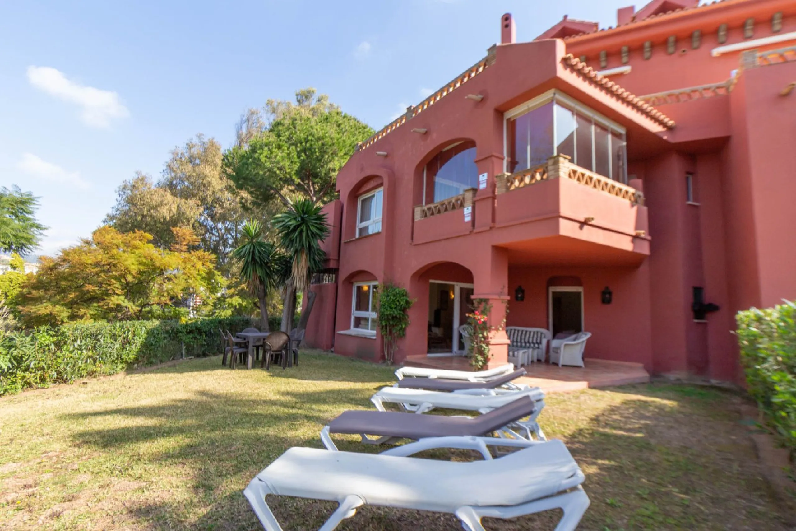 Apartment - Ground Floor Apartment в продаже в Marbella, Málaga. В доме 3 спален и 2 ванных комнат. Площадь дома 145 м²