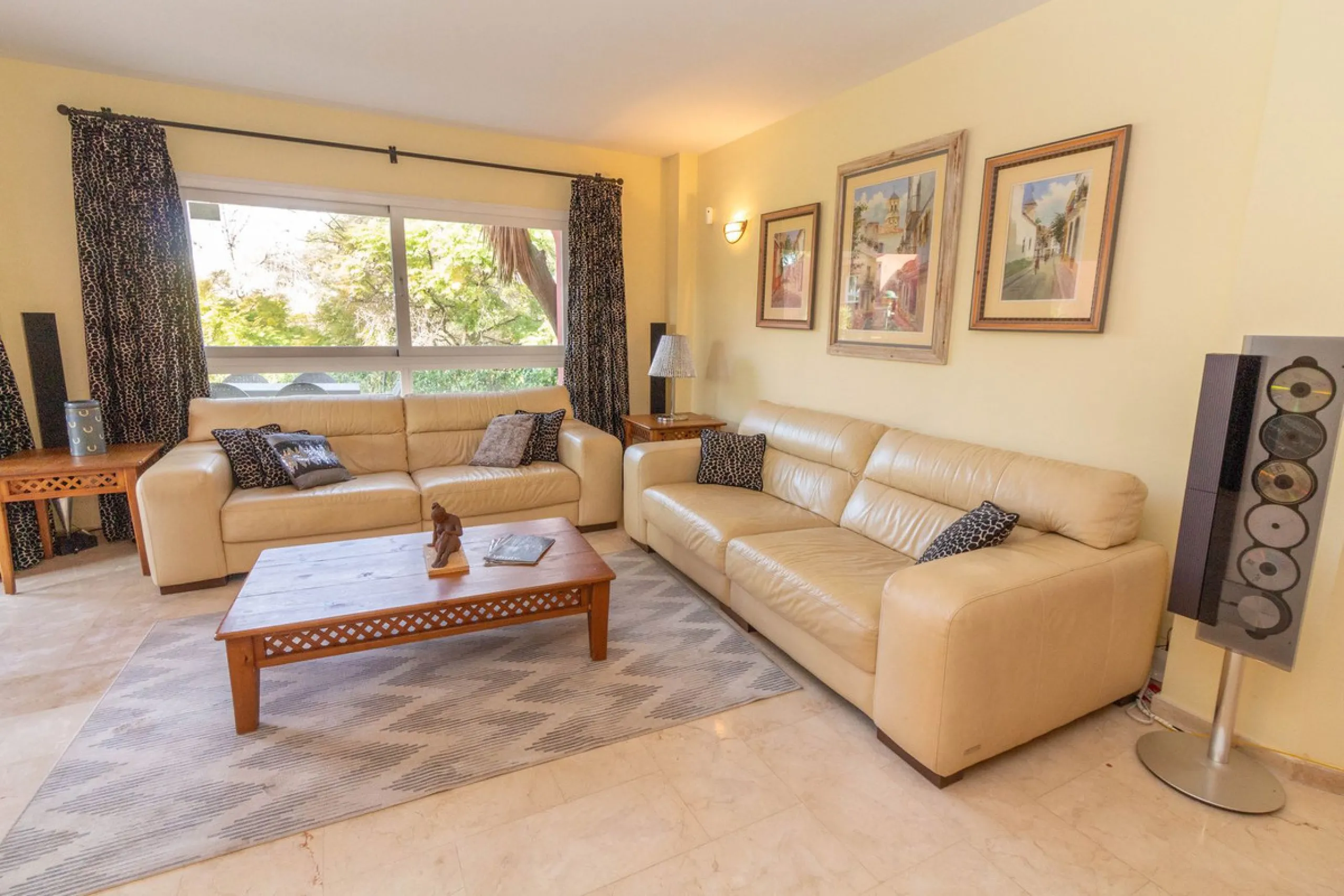 Apartment - Ground Floor Apartment в продаже в Marbella, Málaga. В доме 3 спален и 2 ванных комнат. Площадь дома 145 м²