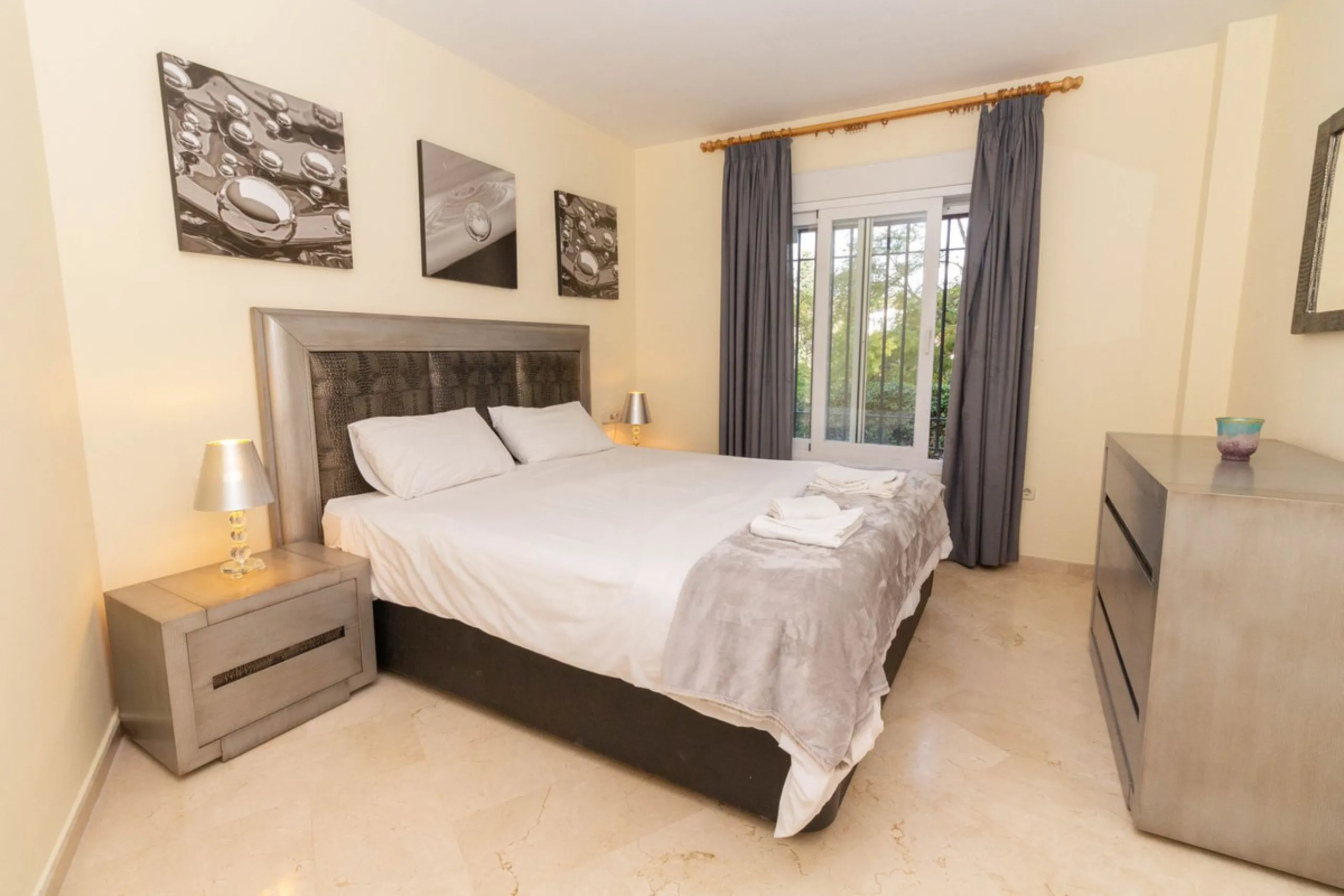 Apartment - Ground Floor Apartment в продаже в Marbella, Málaga. В доме 3 спален и 2 ванных комнат. Площадь дома 145 м²