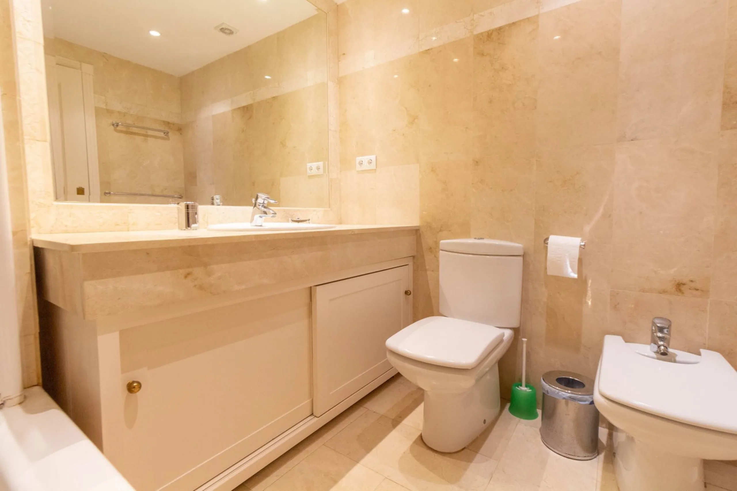 Apartment - Ground Floor Apartment в продаже в Marbella, Málaga. В доме 3 спален и 2 ванных комнат. Площадь дома 145 м²