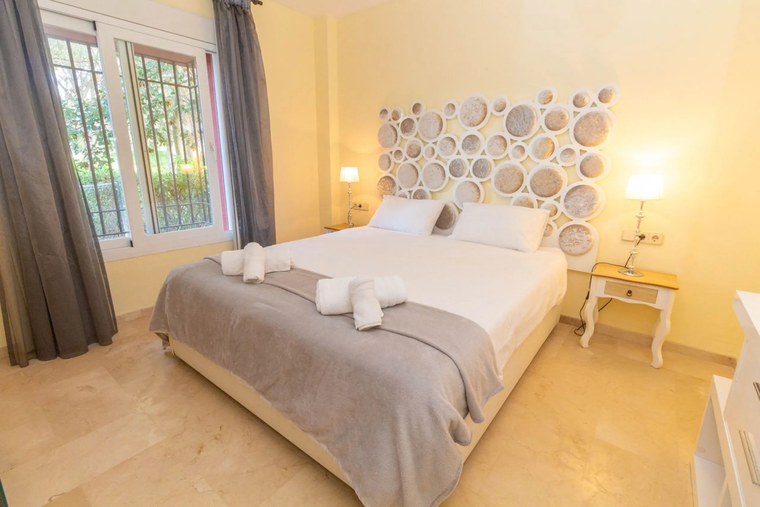 Apartment - Ground Floor Apartment в продаже в Marbella, Málaga. В доме 3 спален и 2 ванных комнат. Площадь дома 145 м²