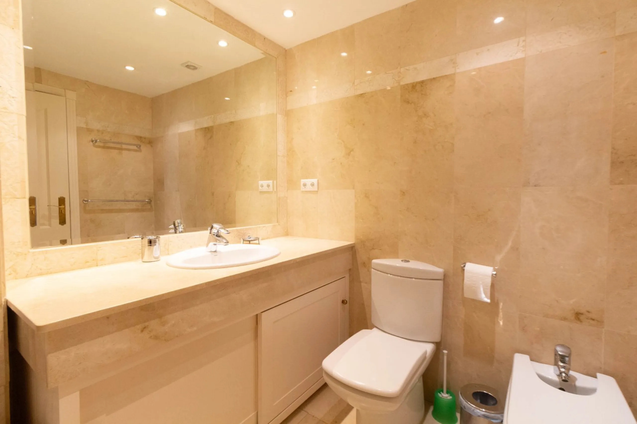 Apartment - Ground Floor Apartment в продаже в Marbella, Málaga. В доме 3 спален и 2 ванных комнат. Площадь дома 145 м²