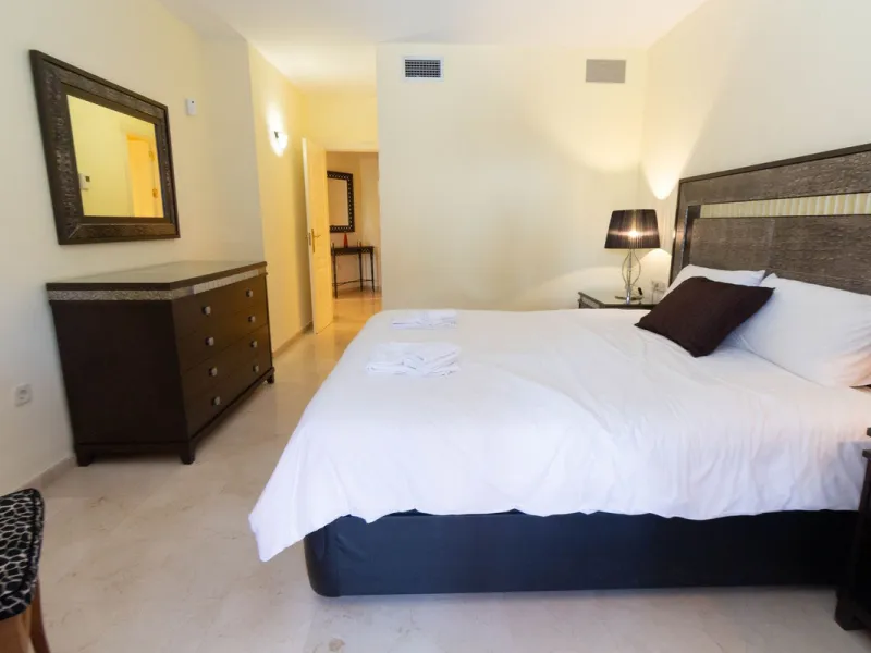Apartment - Ground Floor Apartment в продаже в Marbella, Málaga. В доме 3 спален и 2 ванных комнат. Площадь дома 145 м²
