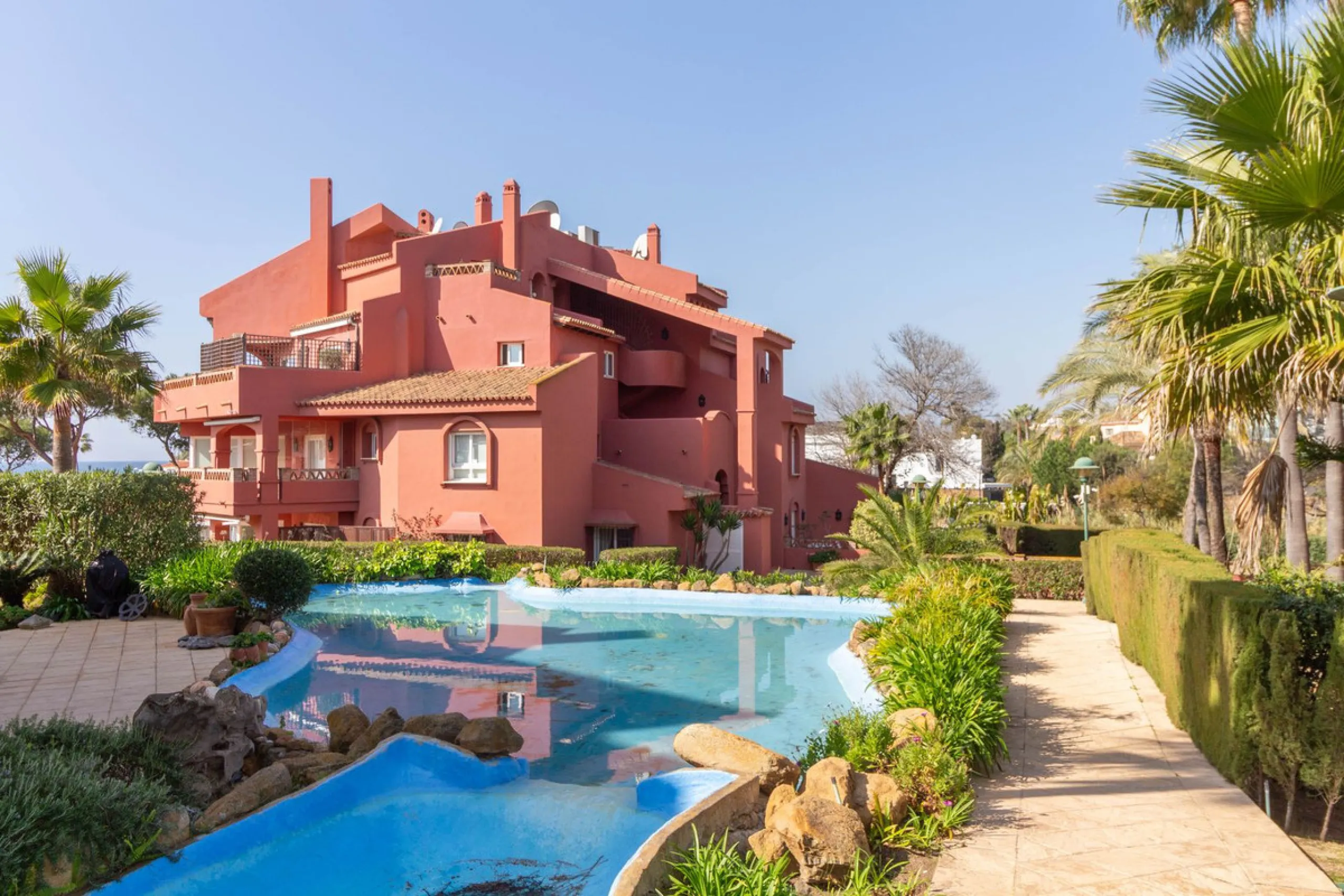 Apartment - Ground Floor Apartment в продаже в Marbella, Málaga. В доме 3 спален и 2 ванных комнат. Площадь дома 145 м²