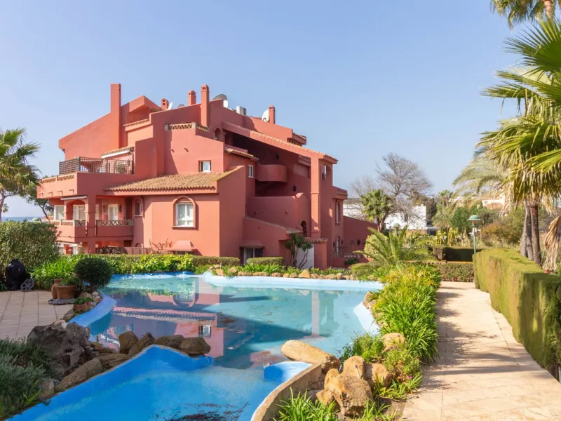 Apartment - Ground Floor Apartment в продаже в Marbella, Málaga. В доме 3 спален и 2 ванных комнат. Площадь дома 145 м²
