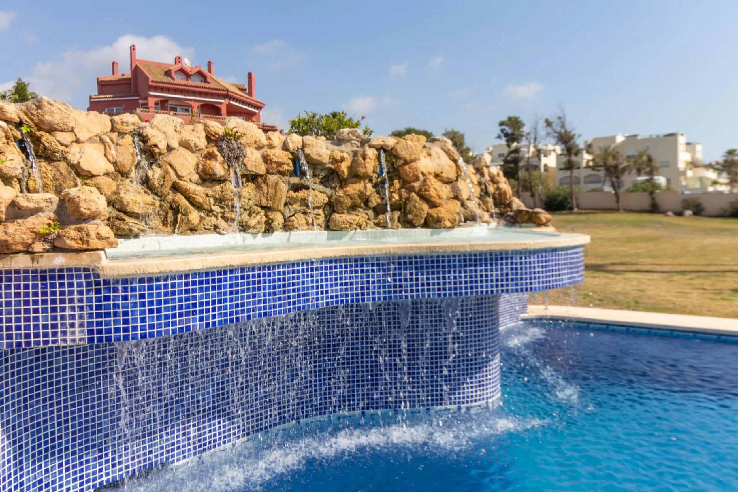 Apartment - Ground Floor Apartment в продаже в Marbella, Málaga. В доме 3 спален и 2 ванных комнат. Площадь дома 145 м²