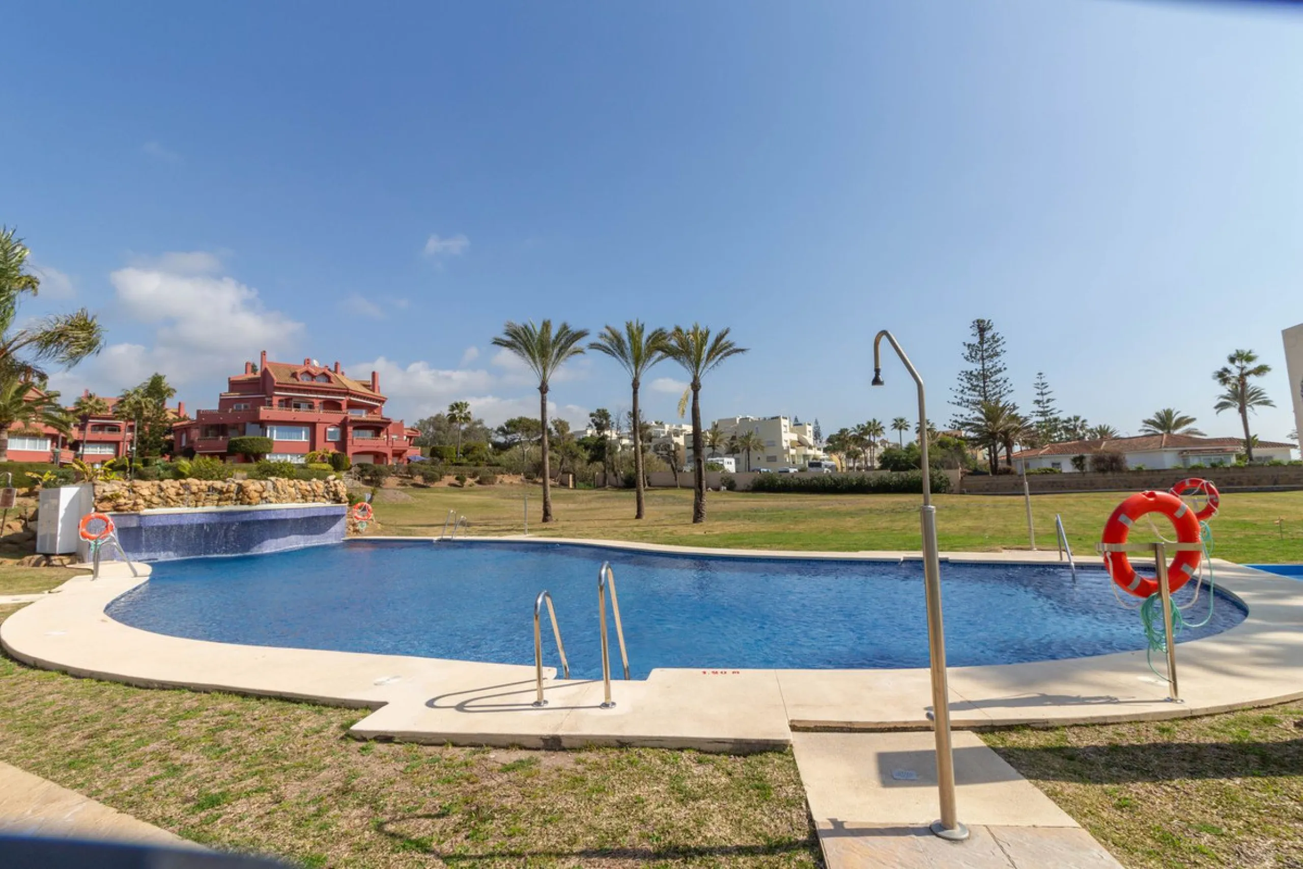 Apartment - Ground Floor Apartment в продаже в Marbella, Málaga. В доме 3 спален и 2 ванных комнат. Площадь дома 145 м²