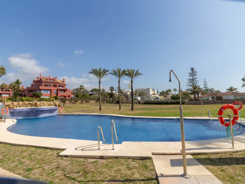 Apartment - Ground Floor Apartment в продаже в Marbella, Málaga. В доме 3 спален и 2 ванных комнат. Площадь дома 145 м²