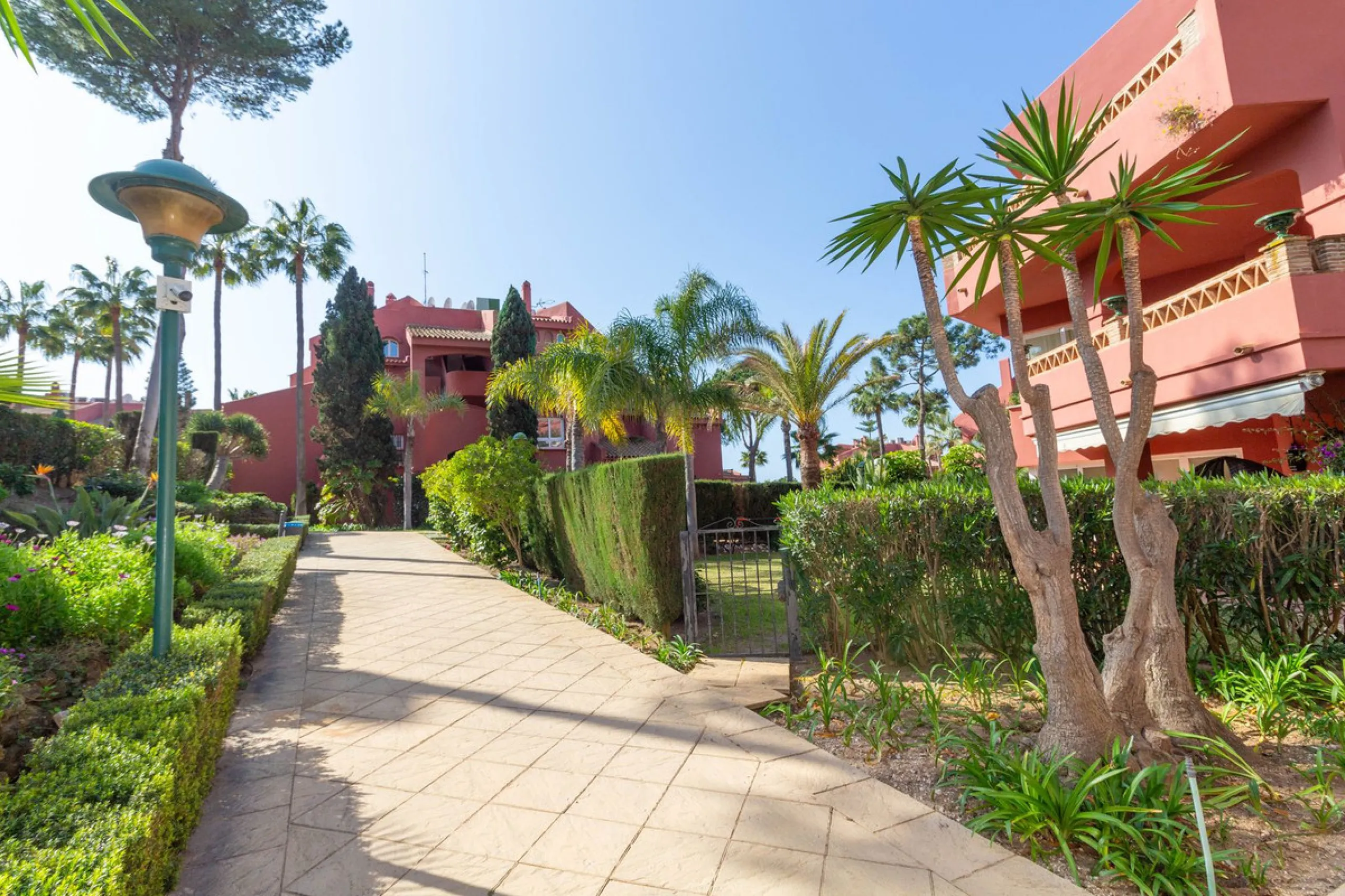 Apartment - Ground Floor Apartment в продаже в Marbella, Málaga. В доме 3 спален и 2 ванных комнат. Площадь дома 145 м²