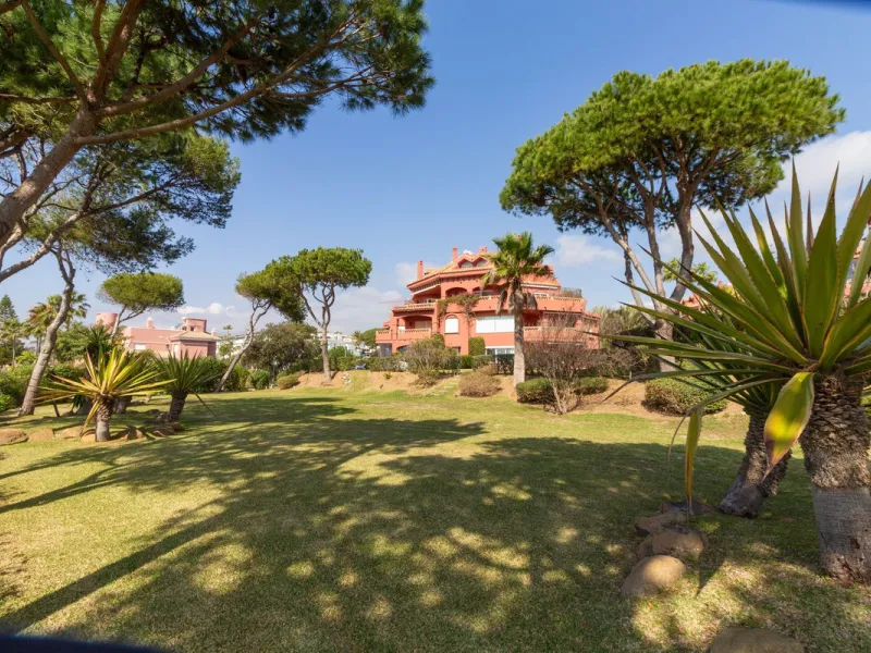 Apartment - Ground Floor Apartment в продаже в Marbella, Málaga. В доме 3 спален и 2 ванных комнат. Площадь дома 145 м²