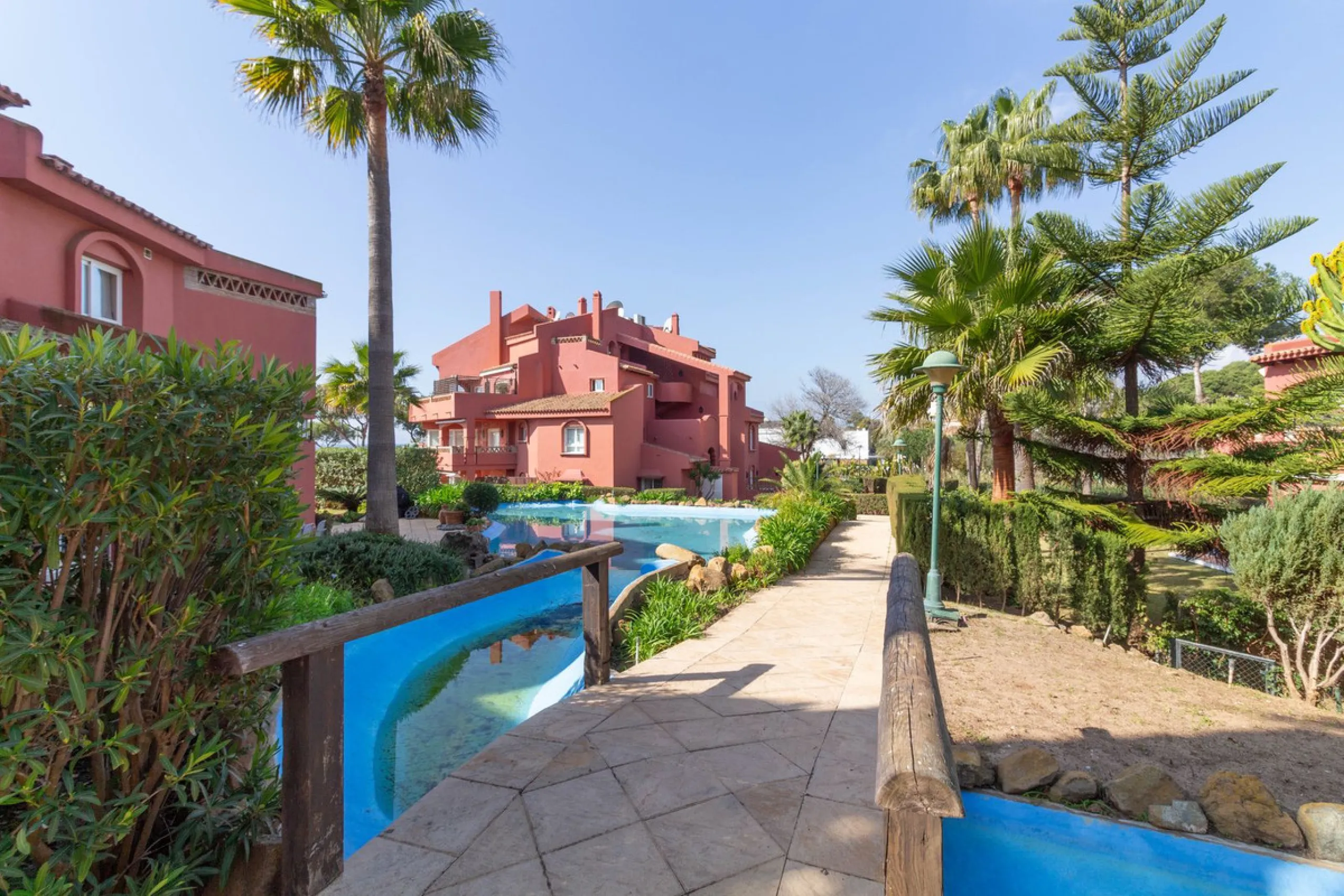 Apartment - Ground Floor Apartment в продаже в Marbella, Málaga. В доме 3 спален и 2 ванных комнат. Площадь дома 145 м²