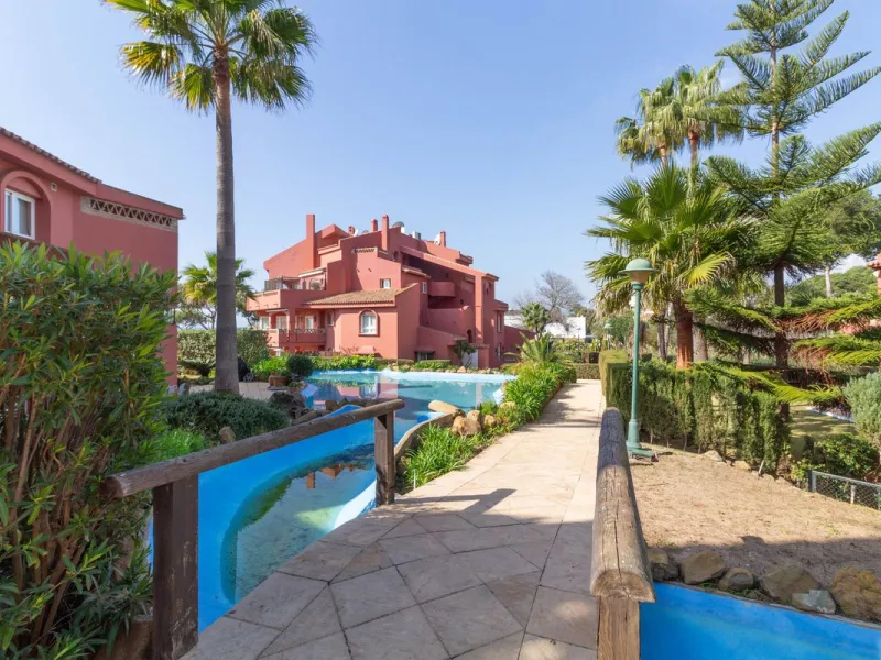 Apartment - Ground Floor Apartment в продаже в Marbella, Málaga. В доме 3 спален и 2 ванных комнат. Площадь дома 145 м²