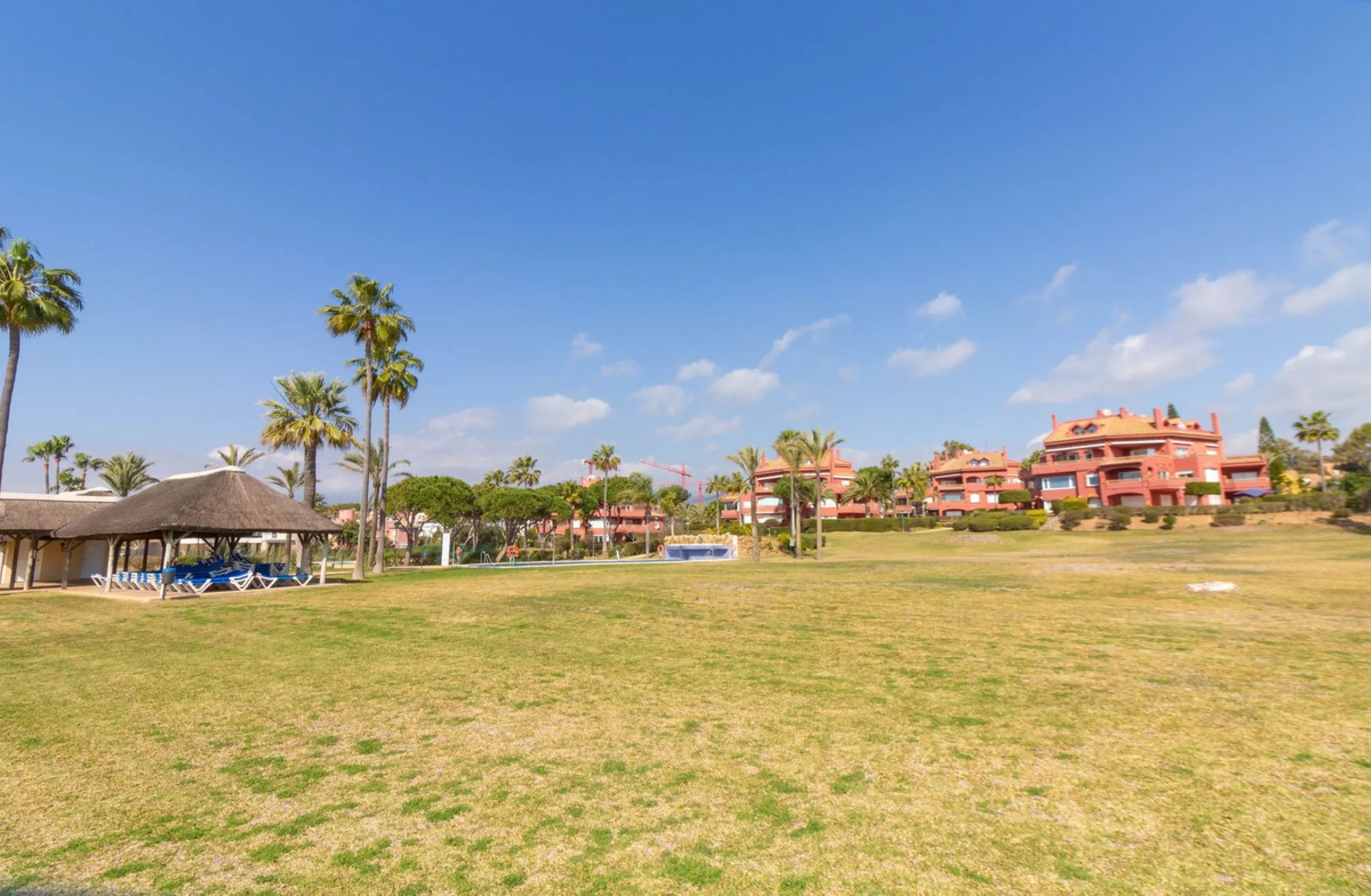 Apartment - Ground Floor Apartment в продаже в Marbella, Málaga. В доме 3 спален и 2 ванных комнат. Площадь дома 145 м²
