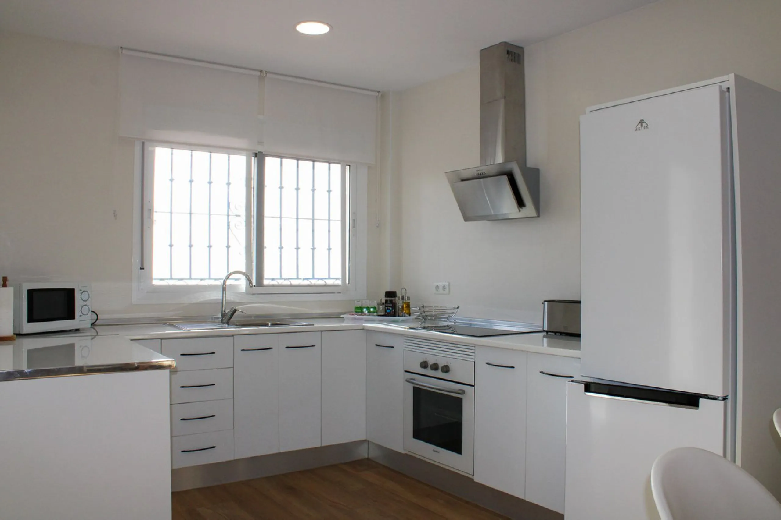 Townhouse with three apartments in excellent condition and best location in Maro, roof terrace with 360 degree views of the Mediterranean Sea and surrounding mountains. The house has a total of 4 bedrooms, 3 bathrooms and 1 toilet. Tourist license availab