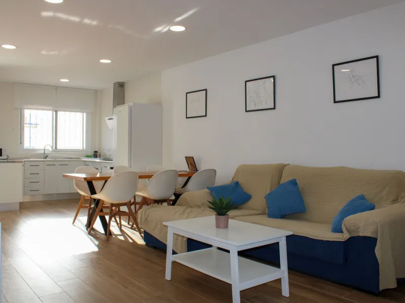 Townhouse with three apartments in excellent condition and best location in Maro, roof terrace with 360 degree views of the Mediterranean Sea and surrounding mountains. The house has a total of 4 bedrooms, 3 bathrooms and 1 toilet. Tourist license availab