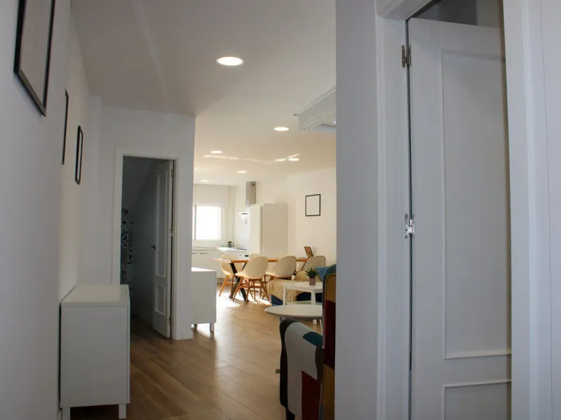 Townhouse with three apartments in excellent condition and best location in Maro, roof terrace with 360 degree views of the Mediterranean Sea and surrounding mountains. The house has a total of 4 bedrooms, 3 bathrooms and 1 toilet. Tourist license availab