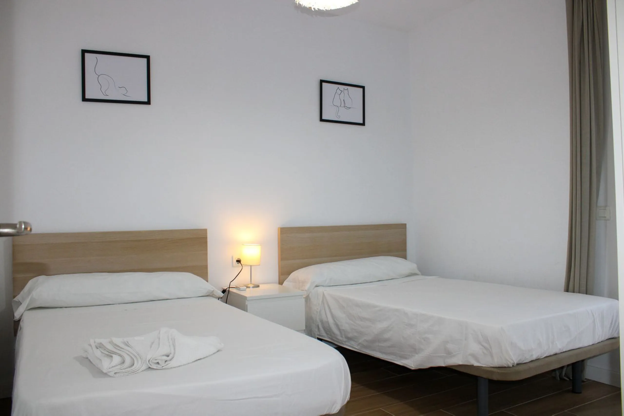 Townhouse with three apartments in excellent condition and best location in Maro, roof terrace with 360 degree views of the Mediterranean Sea and surrounding mountains. The house has a total of 4 bedrooms, 3 bathrooms and 1 toilet. Tourist license availab