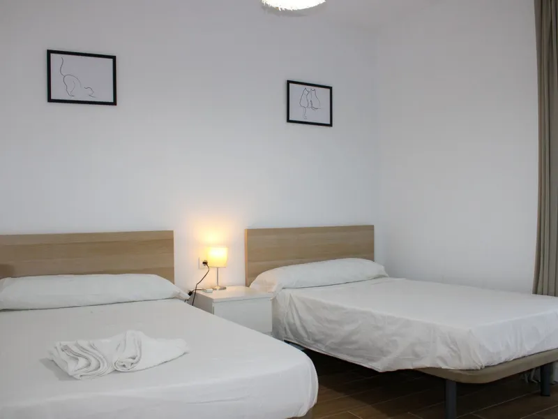 Townhouse with three apartments in excellent condition and best location in Maro, roof terrace with 360 degree views of the Mediterranean Sea and surrounding mountains. The house has a total of 4 bedrooms, 3 bathrooms and 1 toilet. Tourist license availab