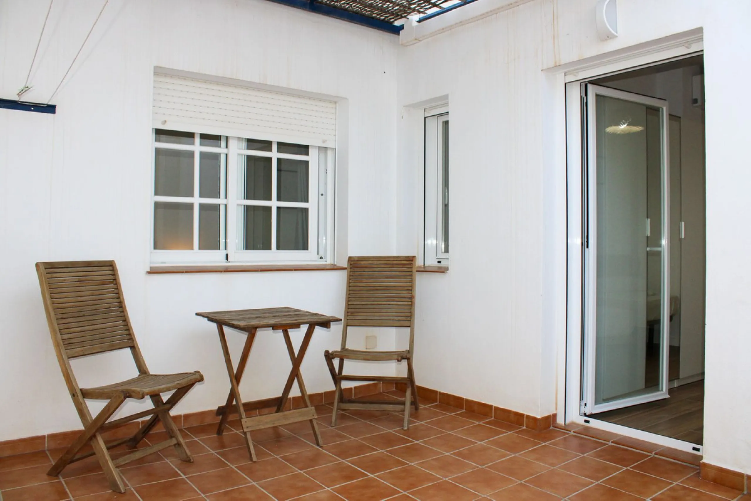 Townhouse with three apartments in excellent condition and best location in Maro, roof terrace with 360 degree views of the Mediterranean Sea and surrounding mountains. The house has a total of 4 bedrooms, 3 bathrooms and 1 toilet. Tourist license availab