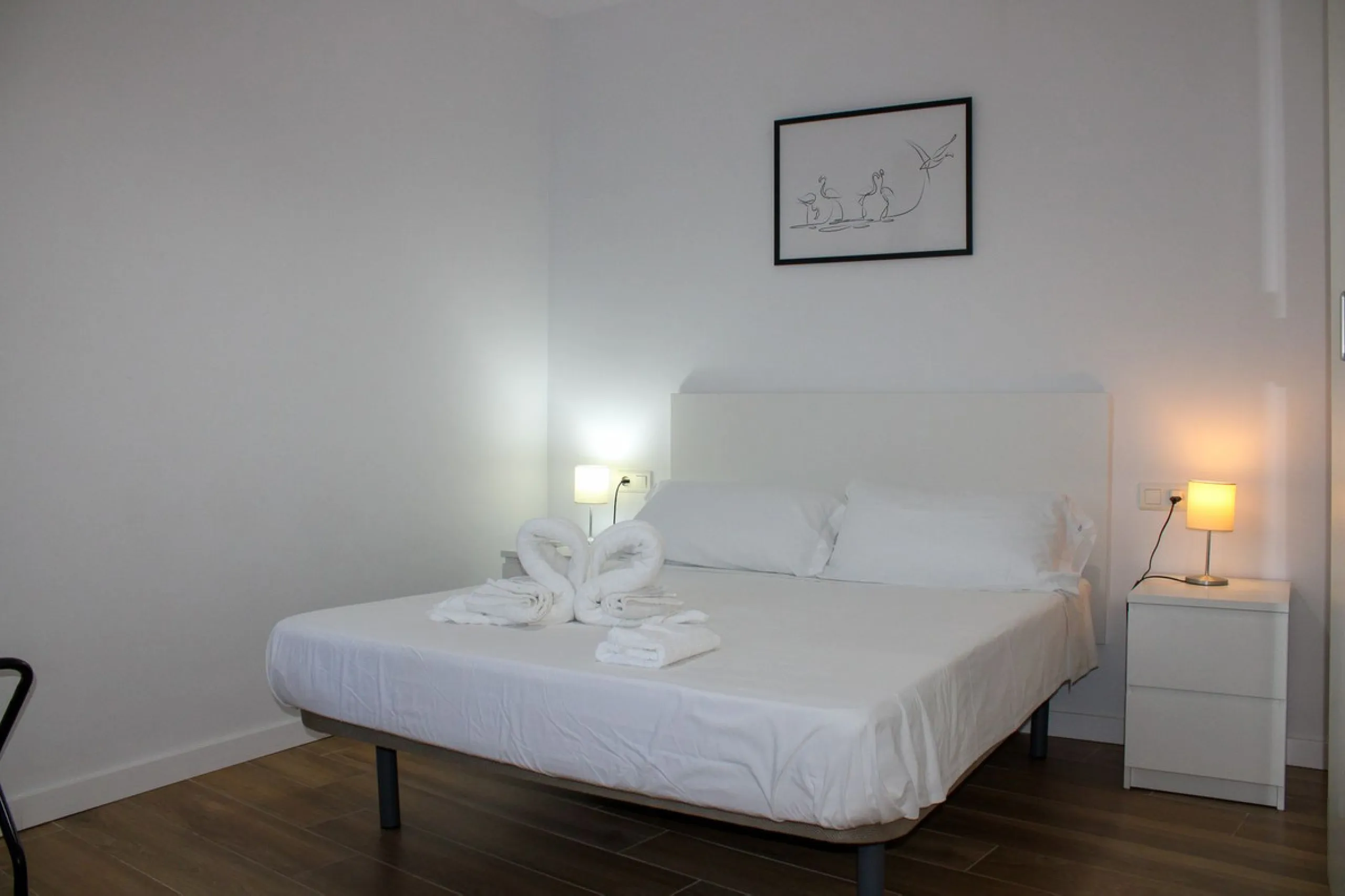 Townhouse with three apartments in excellent condition and best location in Maro, roof terrace with 360 degree views of the Mediterranean Sea and surrounding mountains. The house has a total of 4 bedrooms, 3 bathrooms and 1 toilet. Tourist license availab