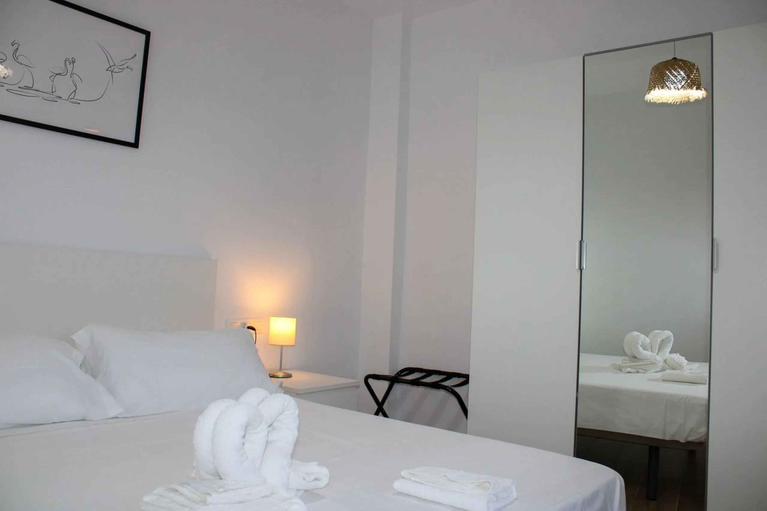 Townhouse with three apartments in excellent condition and best location in Maro, roof terrace with 360 degree views of the Mediterranean Sea and surrounding mountains. The house has a total of 4 bedrooms, 3 bathrooms and 1 toilet. Tourist license availab