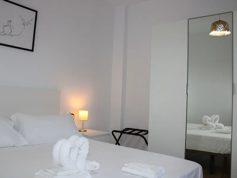 Townhouse with three apartments in excellent condition and best location in Maro, roof terrace with 360 degree views of the Mediterranean Sea and surrounding mountains. The house has a total of 4 bedrooms, 3 bathrooms and 1 toilet. Tourist license availab