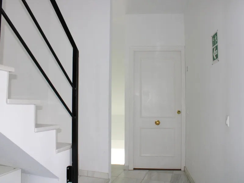 Townhouse with three apartments in excellent condition and best location in Maro, roof terrace with 360 degree views of the Mediterranean Sea and surrounding mountains. The house has a total of 4 bedrooms, 3 bathrooms and 1 toilet. Tourist license availab