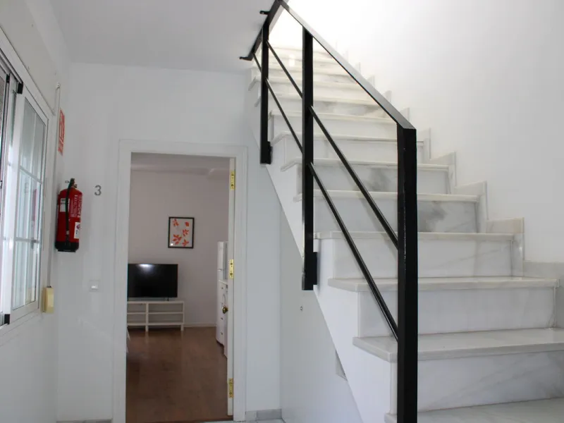 Townhouse with three apartments in excellent condition and best location in Maro, roof terrace with 360 degree views of the Mediterranean Sea and surrounding mountains. The house has a total of 4 bedrooms, 3 bathrooms and 1 toilet. Tourist license availab