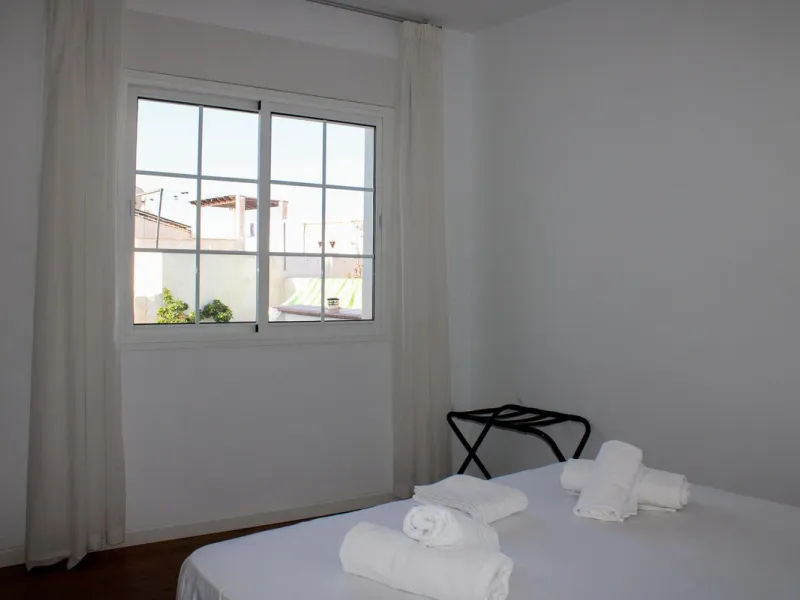 Townhouse with three apartments in excellent condition and best location in Maro, roof terrace with 360 degree views of the Mediterranean Sea and surrounding mountains. The house has a total of 4 bedrooms, 3 bathrooms and 1 toilet. Tourist license availab