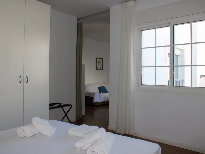 Townhouse with three apartments in excellent condition and best location in Maro, roof terrace with 360 degree views of the Mediterranean Sea and surrounding mountains. The house has a total of 4 bedrooms, 3 bathrooms and 1 toilet. Tourist license availab