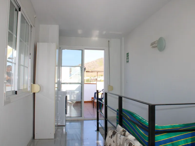 Townhouse with three apartments in excellent condition and best location in Maro, roof terrace with 360 degree views of the Mediterranean Sea and surrounding mountains. The house has a total of 4 bedrooms, 3 bathrooms and 1 toilet. Tourist license availab
