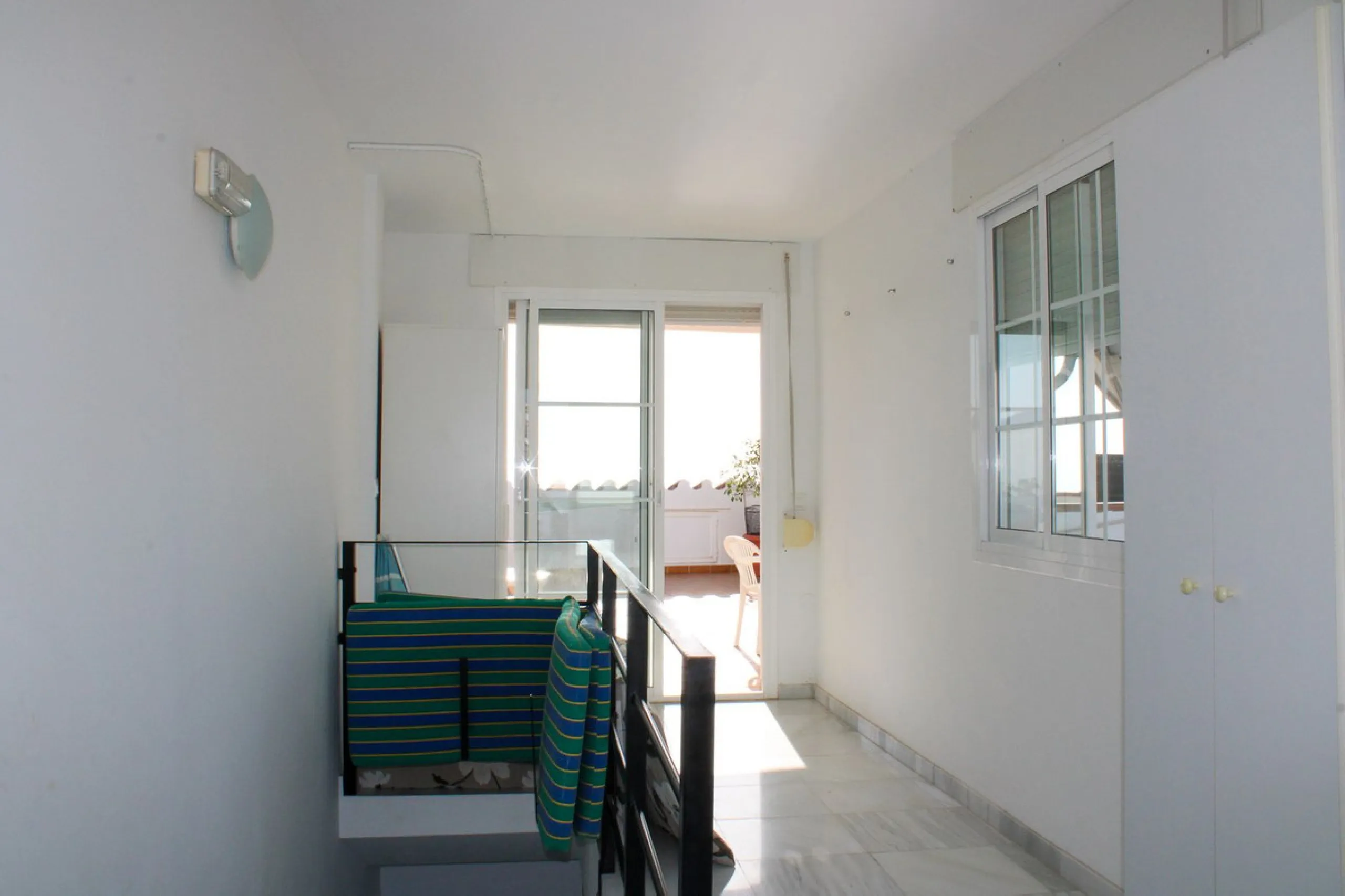 Townhouse with three apartments in excellent condition and best location in Maro, roof terrace with 360 degree views of the Mediterranean Sea and surrounding mountains. The house has a total of 4 bedrooms, 3 bathrooms and 1 toilet. Tourist license availab